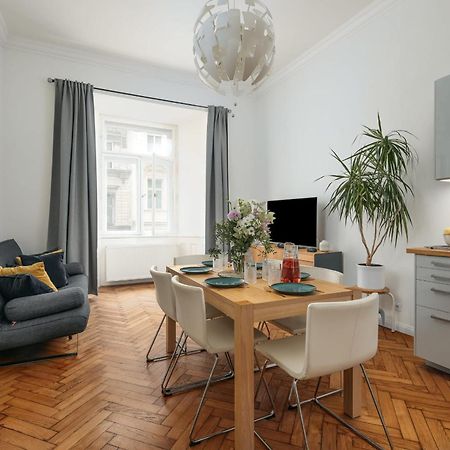 Comfortable And Cosy Apt A Few Steps From Dancing House And Naplavka Dance Prag Exterior foto