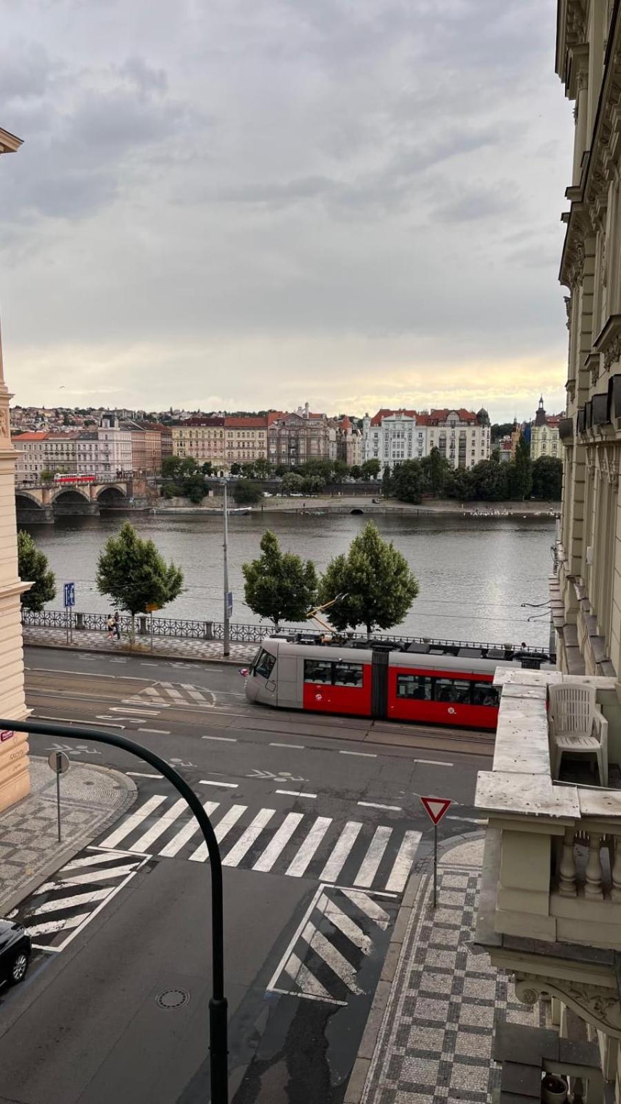 Comfortable And Cosy Apt A Few Steps From Dancing House And Naplavka Dance Prag Exterior foto
