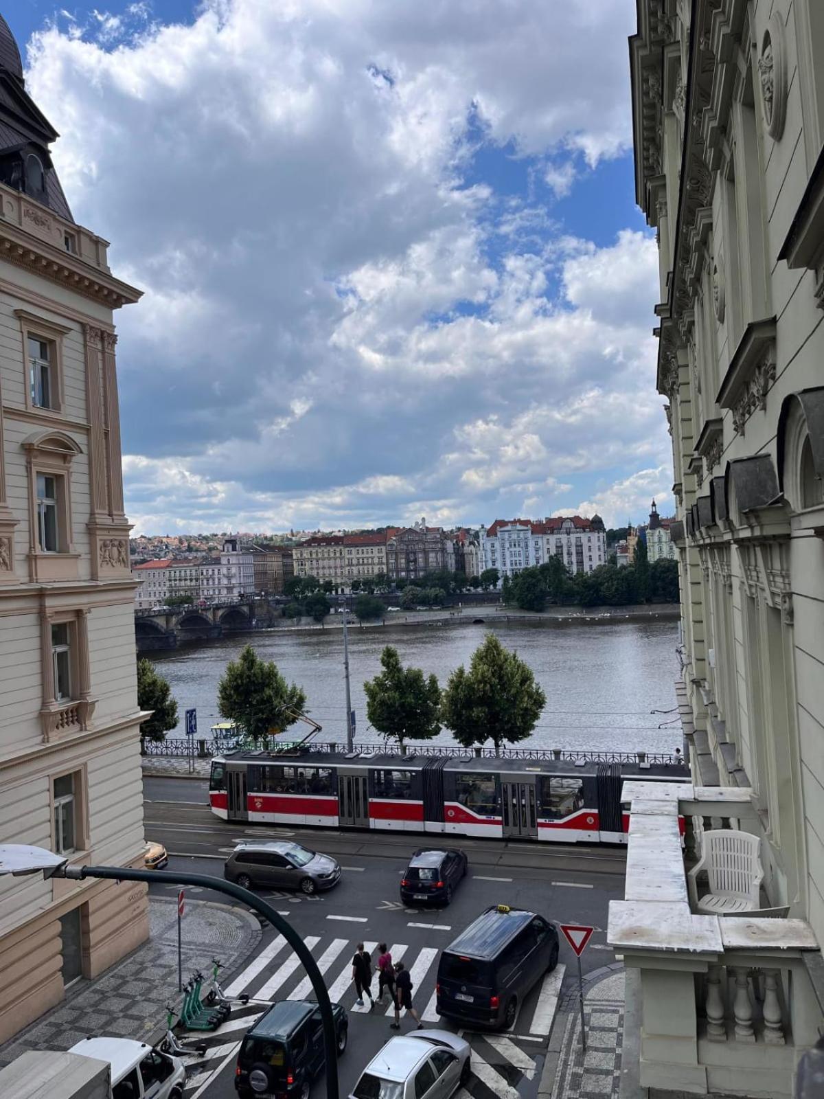 Comfortable And Cosy Apt A Few Steps From Dancing House And Naplavka Dance Prag Exterior foto
